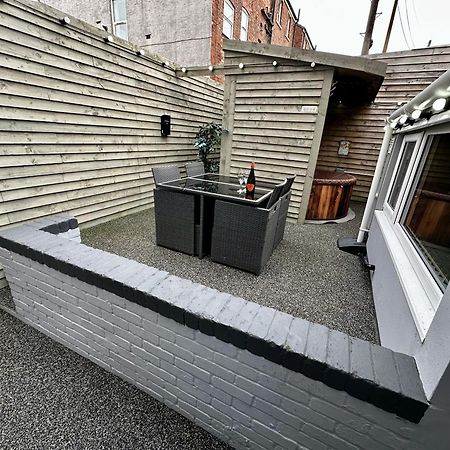 Albert Luxury Hottub & Jacuzzi Apartments Blackpool Esterno foto