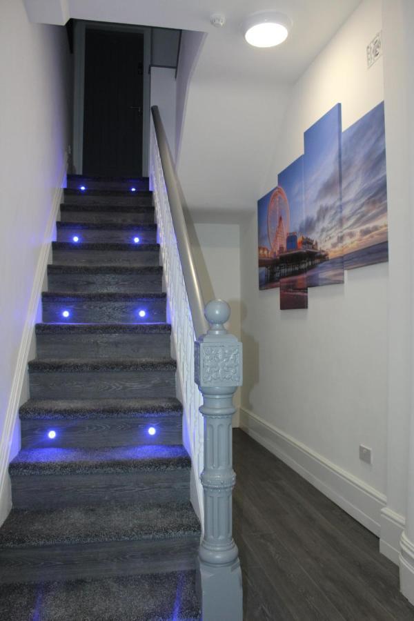 Albert Luxury Hottub & Jacuzzi Apartments Blackpool Esterno foto