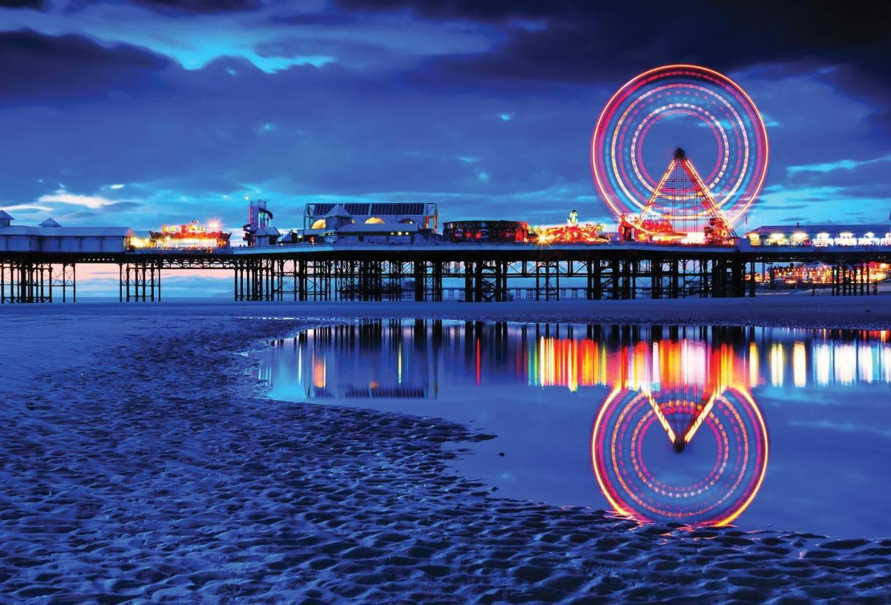 Albert Luxury Hottub & Jacuzzi Apartments Blackpool Esterno foto