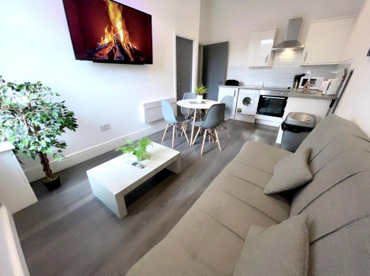 Albert Luxury Hottub & Jacuzzi Apartments Blackpool Esterno foto