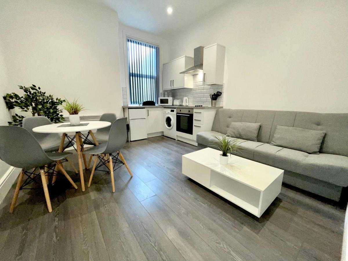 Albert Luxury Hottub & Jacuzzi Apartments Blackpool Esterno foto