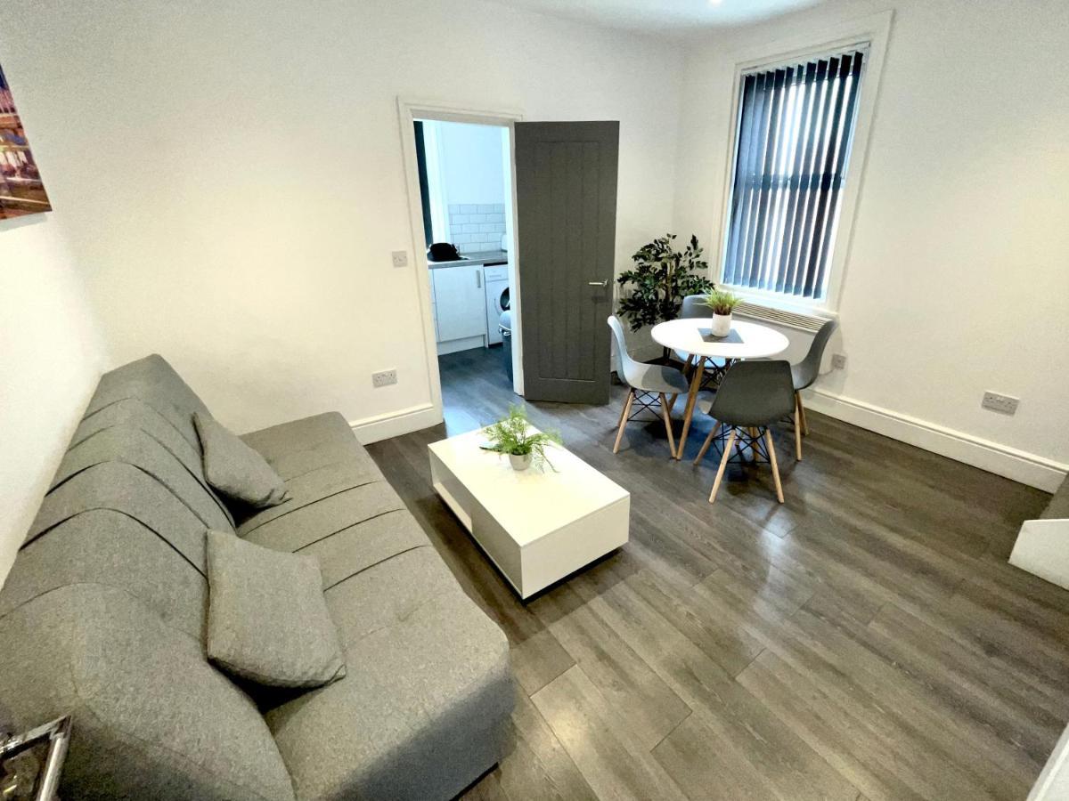 Albert Luxury Hottub & Jacuzzi Apartments Blackpool Esterno foto