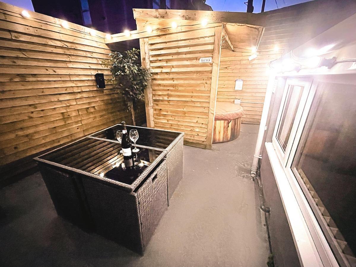 Albert Luxury Hottub & Jacuzzi Apartments Blackpool Esterno foto